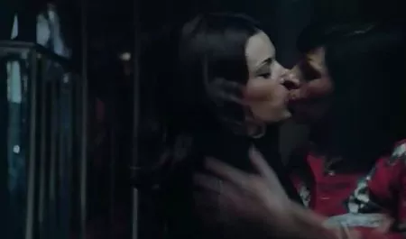 Chubby Tart Sucks Dick را می کند و آن فیلمسکسیکامل را در کس او می گیرد