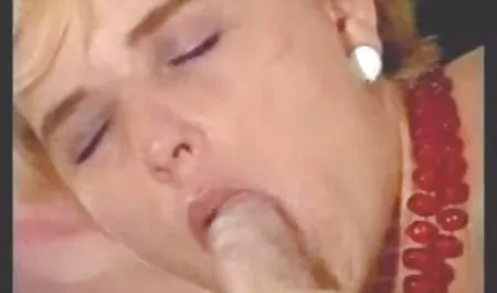 My دانلود فیلم های کامل سکسی MILF همسر سکسی را در لباس زیر زنانه و جوراب مشکی بررسی کنید