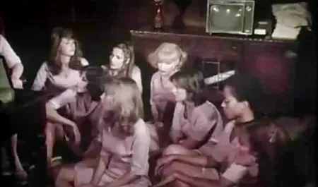 بعد از گذشت فیلم سکسی کامل 11 سال از ازدواج ، آنها تصمیم می گیرند فیلم های پورنو بگیرند