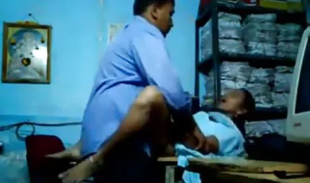 دوست دختر Busty احساس فیلم کامل سکسی داستانی bf خود را در حال مکیدن است